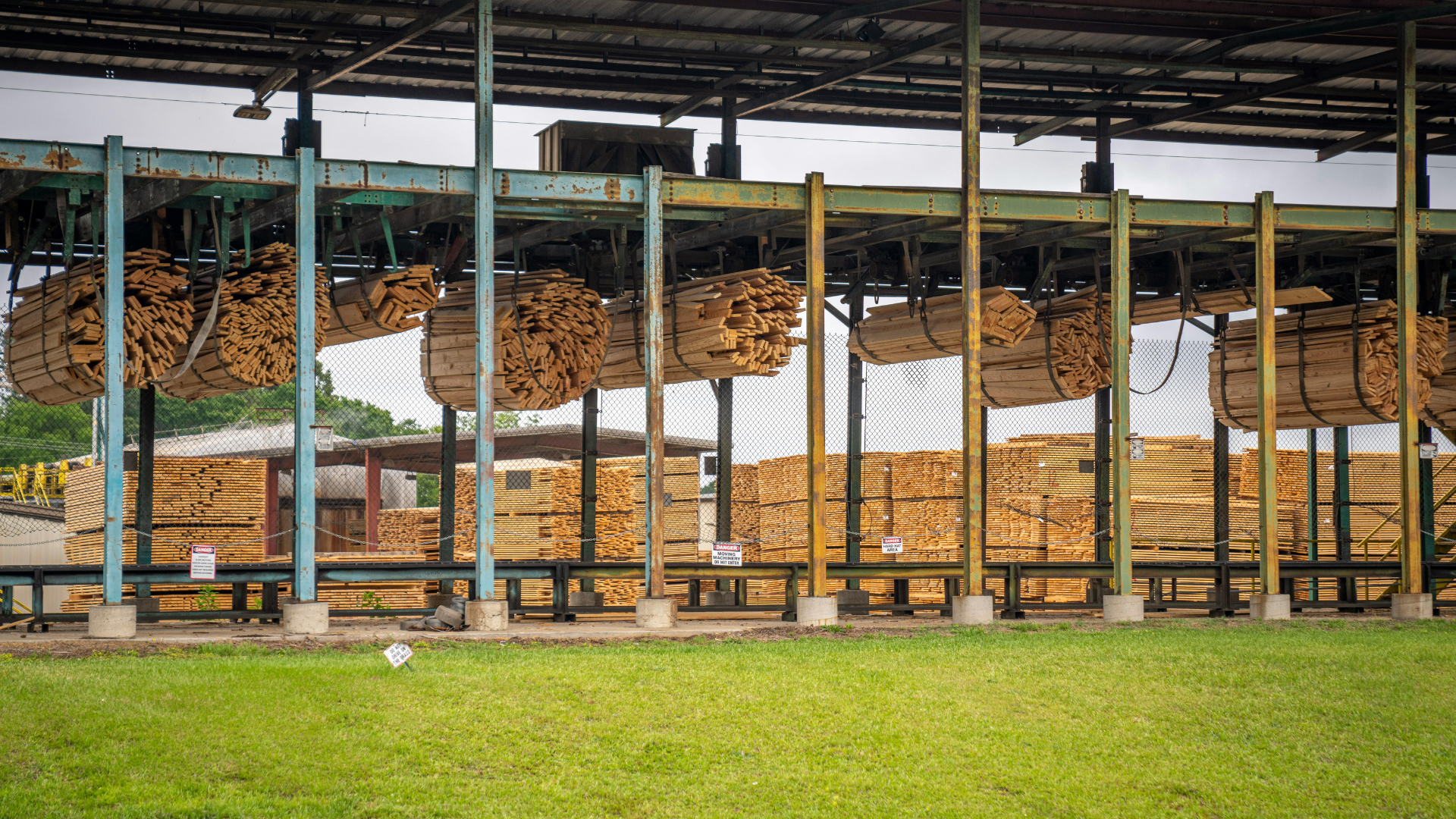 how to price lumber during market swings